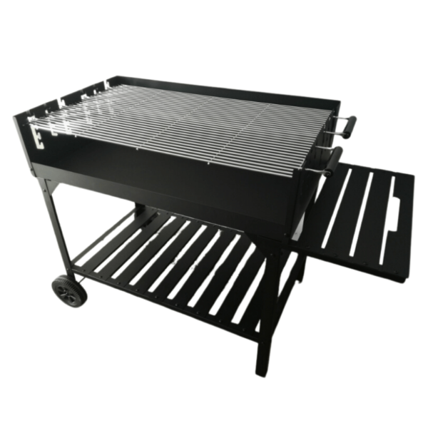 grill węglowy duży na białym tle