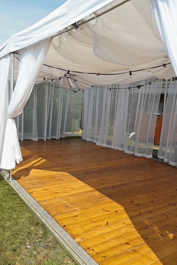Podłoga Drewniana do Hal i Namiotów 10x10 m – Lakierowana, na Stelażu - obrazek 7