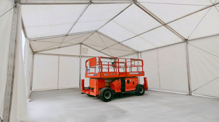 wnętrze hali namiotowej do wynajęcia